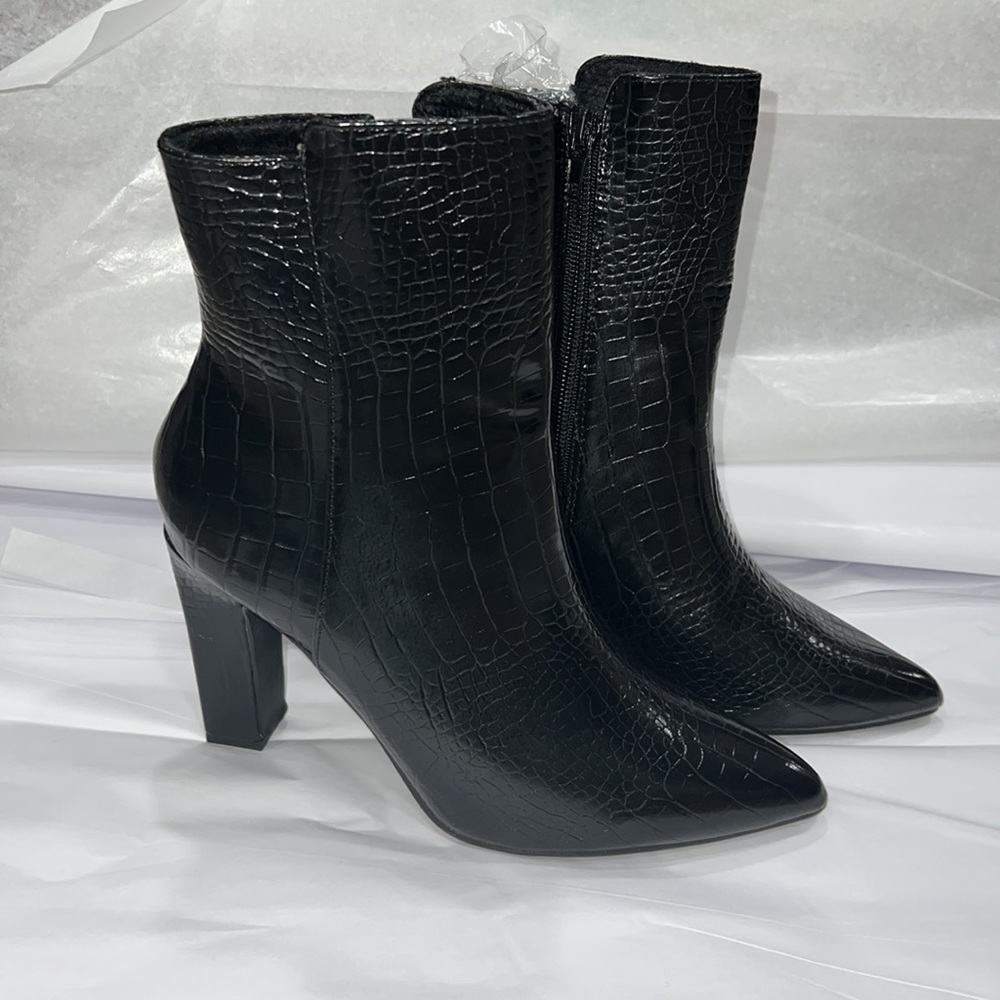 NWT Faux crocodile black ankle boots!